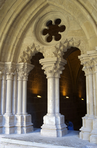 Ventana de la portada de la sala capitular del monasterio de Piedra